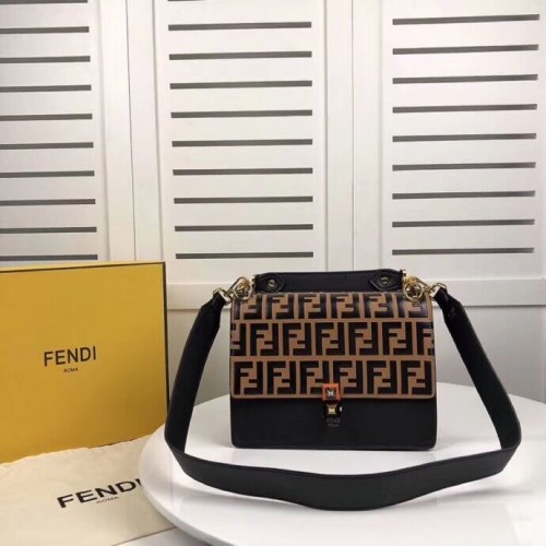 Чанта през рамо FENDI Kan I F9235 черна