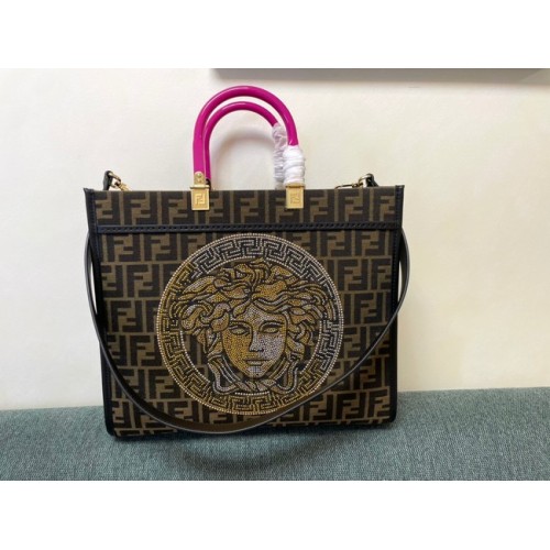 Чанта с бродерия FENDI LARGE 8BH386AB кафява