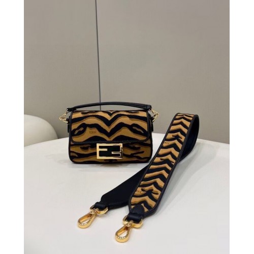Чанта за рамо FENDI MINI BAGUETTE от плат 8BM025 кафява