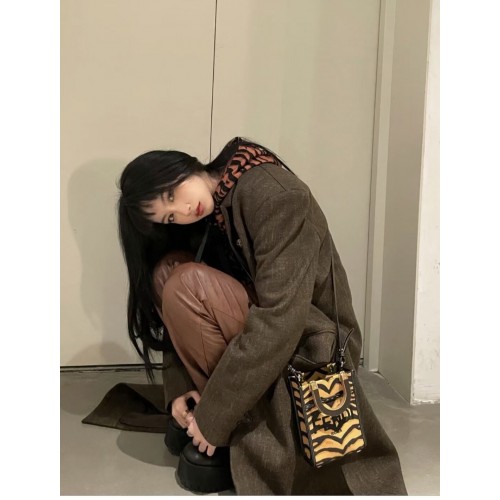 Кожена мини чанта FENDI MINI SUNSHINE SHOPPER 8BM128 кафява