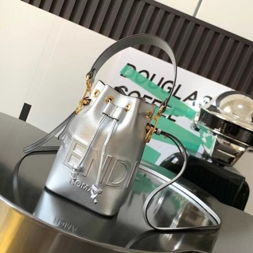 Кожена мини чанта FENDI Mon Tresor 8BS010AC сребриста