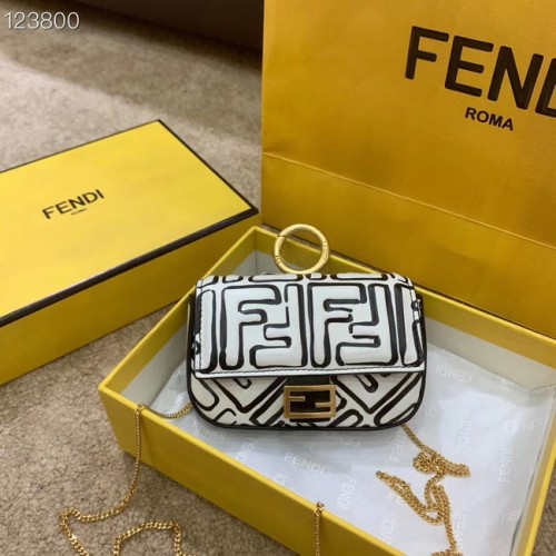 Чанта FENDI NANO BAGUETTE CHARM от кожа напа 7AR844