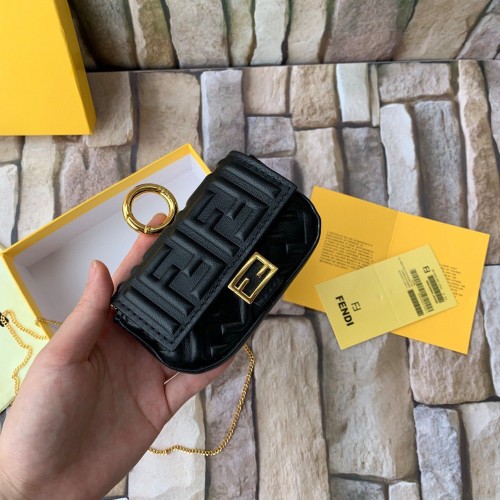 Чанта FENDI NANO BAGUETTE CHARM от кожа напа 7AR844 Черна