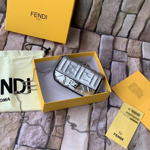 Чанта FENDI NANO BAGUETTE CHARM от кожа напа 7AR844 сребриста