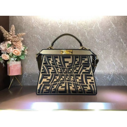 Чанта FENDI PEEKABOO ICONIC ESSENTIALLY от естествена кожа F1516 каки