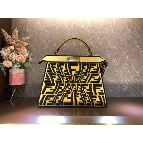 Чанта FENDI PEEKABOO ICONIC ESSENTIALLY от естествена кожа F1516 жълта