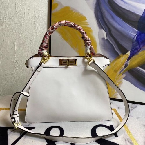 Чанта FENDI PEEKABOO ICONIC MEDIUM от бяла кожа F6946