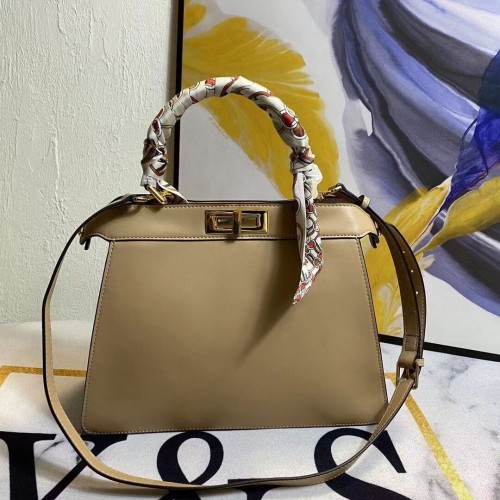 FENDI PEKABOO ICONIC MEDIUM Кайсиева кожена чанта F6946