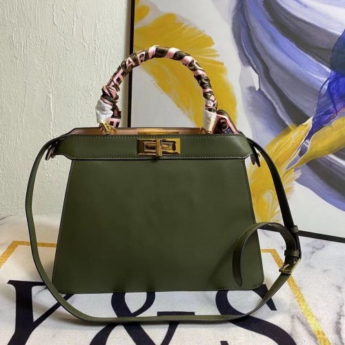 FENDI LITTLE ICONIC MEDIUM Зелена кожена чанта F6946
