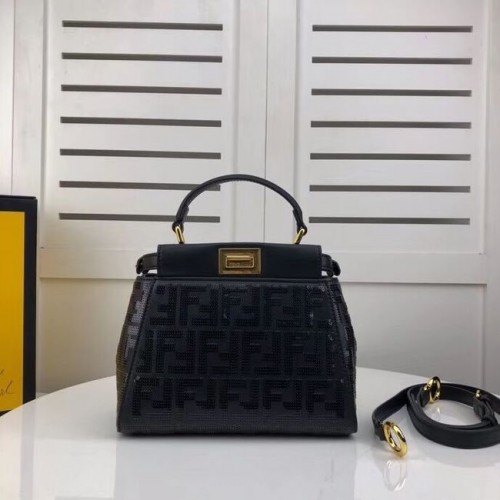 Кожена чанта FENDI PEEKABOO ICONIC F0335 черна