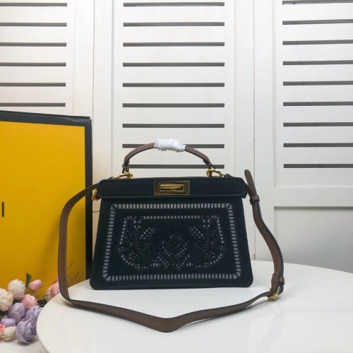 FENDI PEKABOO ICONIC С ЧЕРНА БРОДЕРИЯ F6