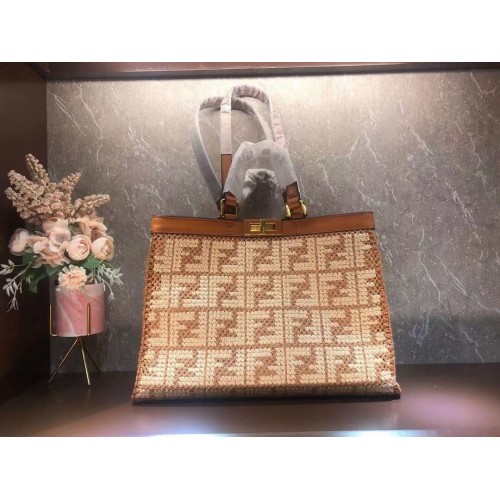 Чанта FENDI PEEKABOO X-TOTE FF от рафия 8BH374A светлокафява
