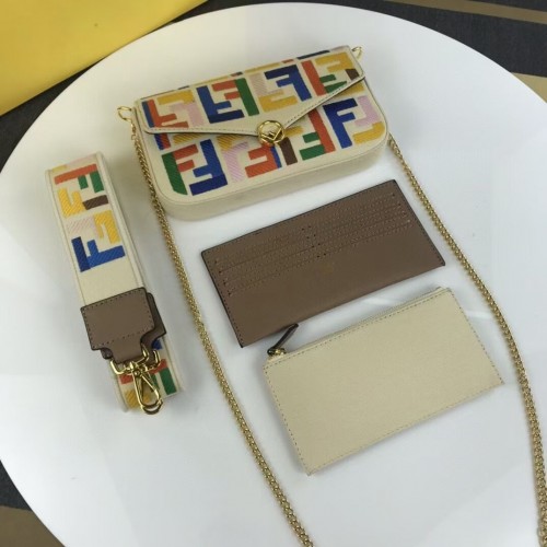 Чанта от плат FENDI F1230 Бежова