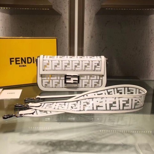 Чанта тип „тоут“ Fendi BAGUETTE MINI от PU 8BS018 бяла