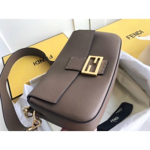 Чанта за рамо Fendi BAGUETTE 8BR600 сива