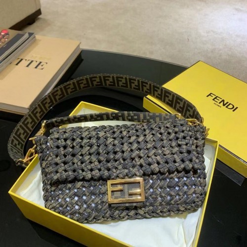 Чанта от плат Fendi BAGUETTE F2468