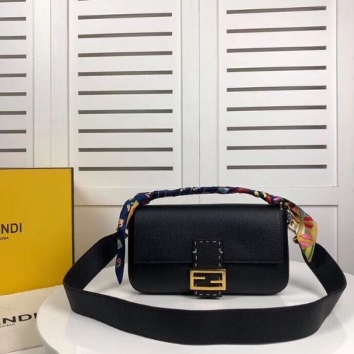 Кожена чанта Fendi BAGUETTE F2466 черна