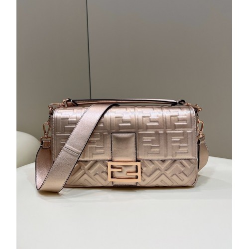 Голяма кожена чанта Fendi Baguette 8BR771A Светло златиста