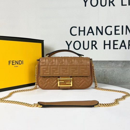 Чанта от естествена кожа Fendi Baguette F0881 кафява