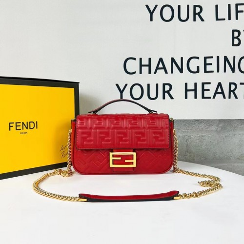 Чанта от кожа напа Fendi Baguette F0881 червена