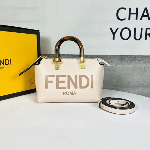 Fendi By The Way Mini малка кожена чанта Boston 8BS067A кремава