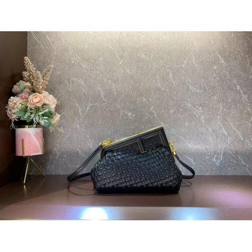 Чанта Fendi First Small от естествена кожа 8BP129A черна