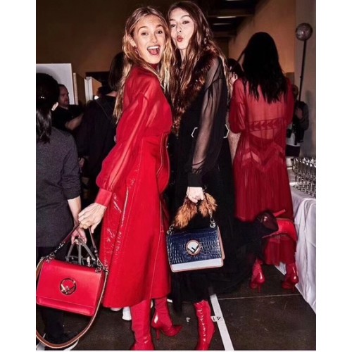 Чанта от телешка кожа Fendi KAN I FD2670 червена