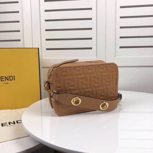 Кожена чанта Fendi MINI CAMERA 8BS019A цвят кайсия