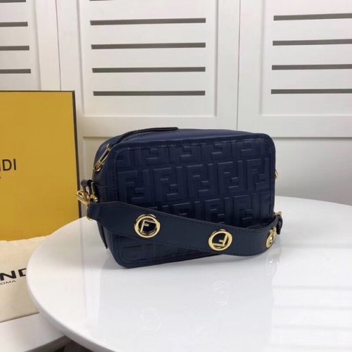 Кожена чанта Fendi MINI CAMERA 8BS019A синя
