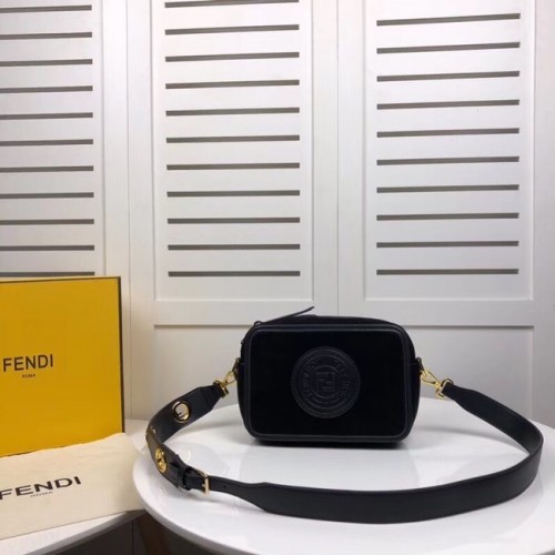 Чанта Fendi MINI CAMERA 8BS019A черна, велурена