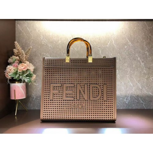 Чанта за пазаруване от перфорирана кожа Fendi Sunshine Medium в два цвята 8BH386A, цвят кафе