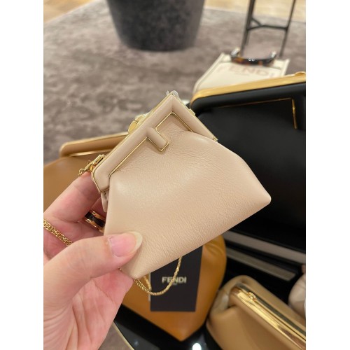 Чанта Fendi Original Leather Mini Clutch 56831 Cream