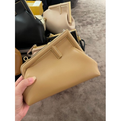 Чанта Fendi Original Leather Medium Clutch 56832 Cream