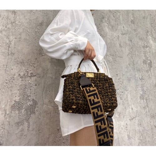 Чанта Fendi PEEKABOO ISEEU Weave F4587 зелена