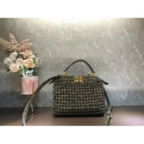 Чанта Fendi PEEKABOO ISEEU Weave F6363 кафява