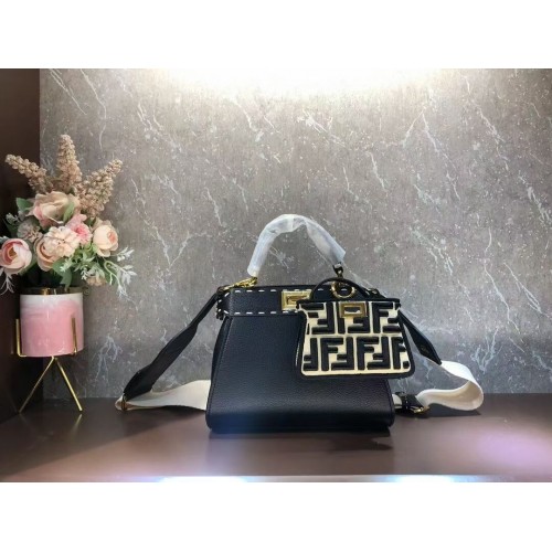 Малка кожена чанта Fendi Peekaboo ISeeU F8636 ЧЕРНА
