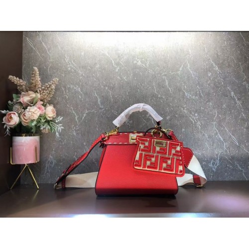 Малка кожена чанта Fendi Peekaboo ISeeU F8636 ЧЕРВЕНА