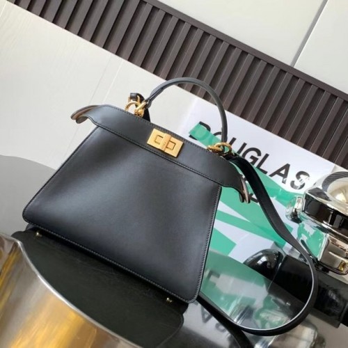 Малка кожена чанта Fendi Peekaboo Iseeu 8BN327A черна