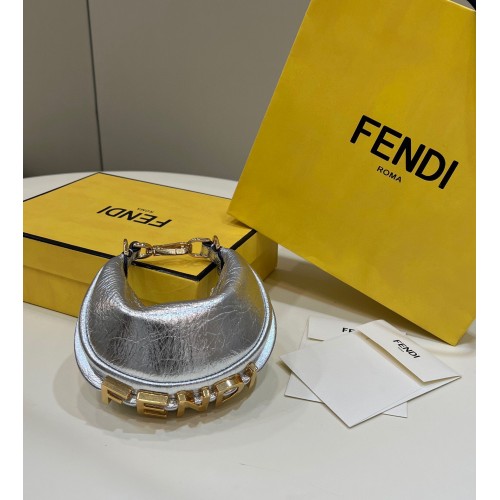 Fendi Praphy оригинална кожена чанта с голямо лого на FENDI 80056S сребриста
