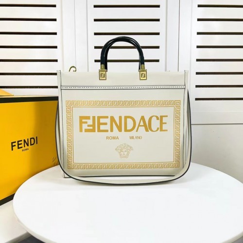 Чанта за пазаруване Fendi Sunshine Medium Fendace с лого от кожа 8BH386A бяла