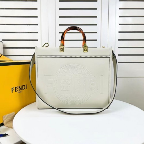 Чанта за пазаруване Fendi Sunshine Medium Fendace с лого от кожа F0873 бяла