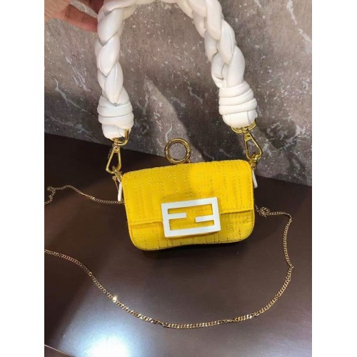Памучна чанта Fendi мини BAGUETTE F6550 жълта