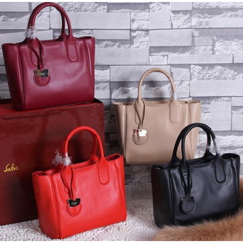 Чанта Ferragamo Medium Tote от телешка кожа FL3686