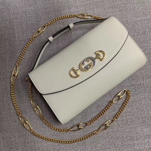 Малка кожена чанта за рамо GUCCI Zumi 572375 бяла