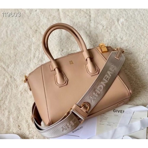 Givenchy Оригинална малка чанта Antigona от телешка кожа с зърнеста структура BB0273 в цвят телешки тен