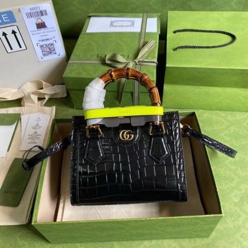 Мини чанта Gucci Diana с крокодилска кожа 655661 черна