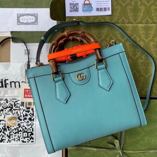 Малка чанта Gucci Diana 660195 в небесно синьо