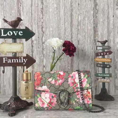 Чанта през рамо Gucci Dionysus GG Supreme Canvas 409340 червена