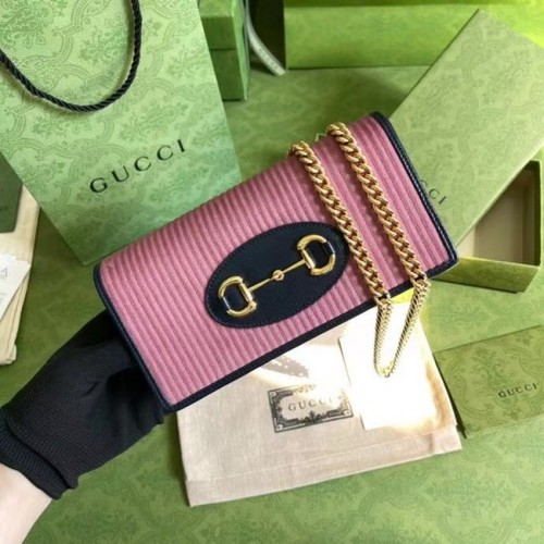 Портфейл с верижка Gucci Horsebit 1955 621892 розов