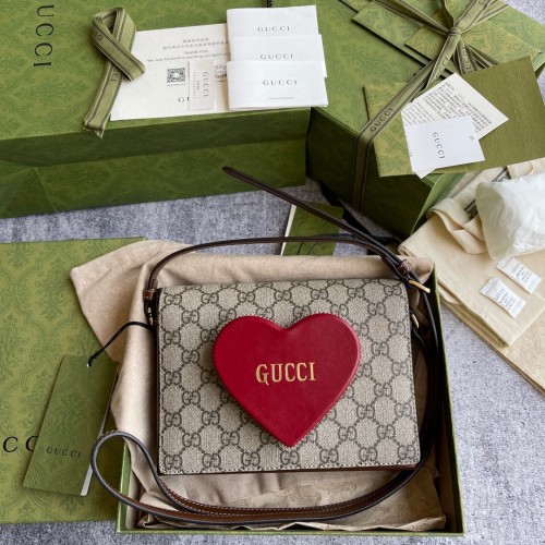 Оригинална кожена чанта Gucci със сърце 637048 червена